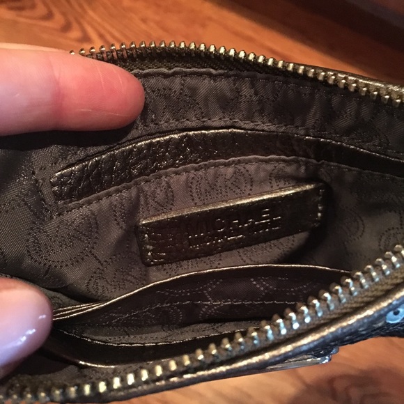 Micheal Kors wristlet - Picture 3 of 4